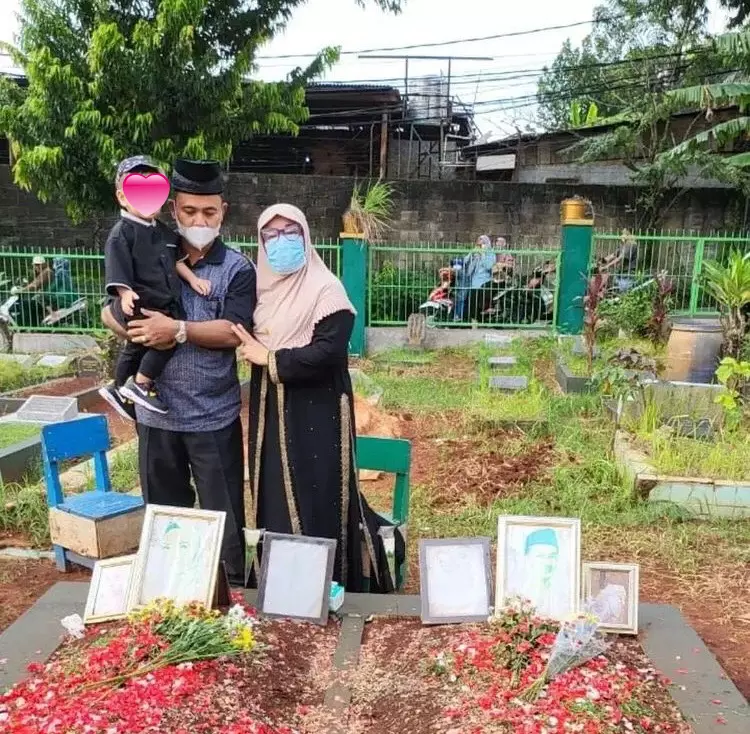 Momen pertama kali Gala ziarah ke makam orang tua Instagram