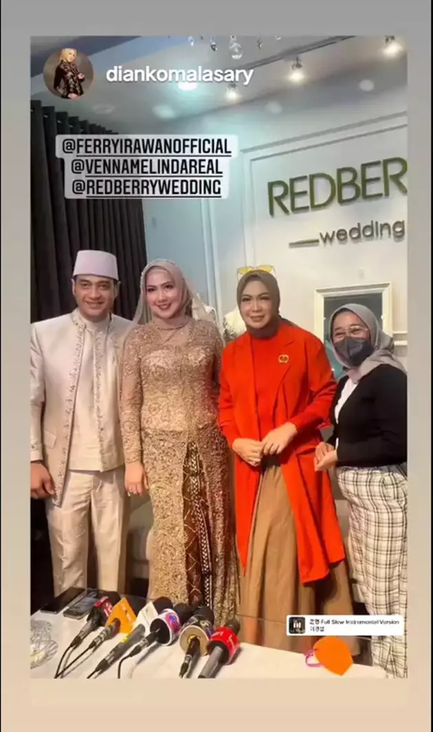 momen Venna Melinda fitting baju akad © Instagram