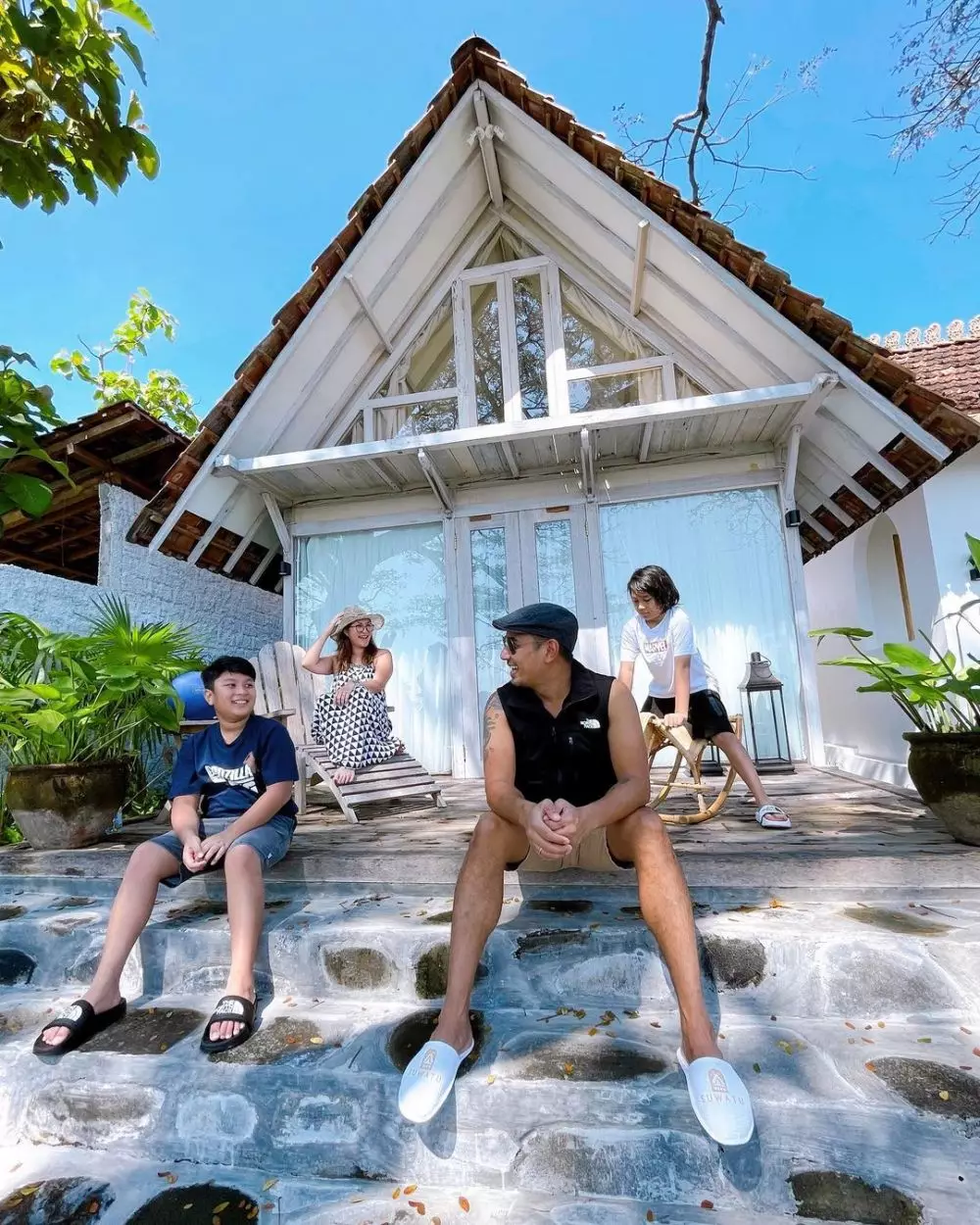 Potret Rio Febrian & Sabria Kono dari pacaran hingga 12 tahun nikah © 2022 brilio.net Potret Rio Febrian & Sabria Kono dari pacaran hingga 12 tahun nikah © 2022 brilio.net