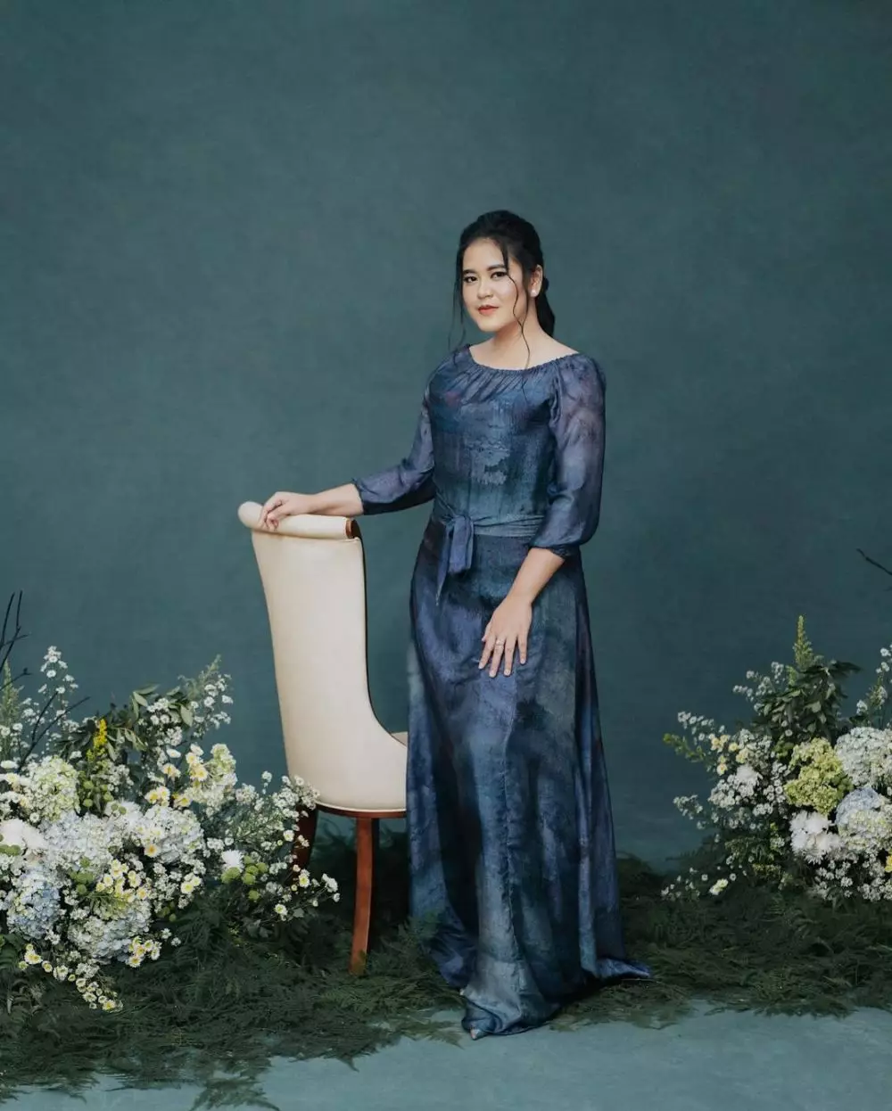 Pemotretan Kahiyang Ayu pakai gaun biru © Instagram