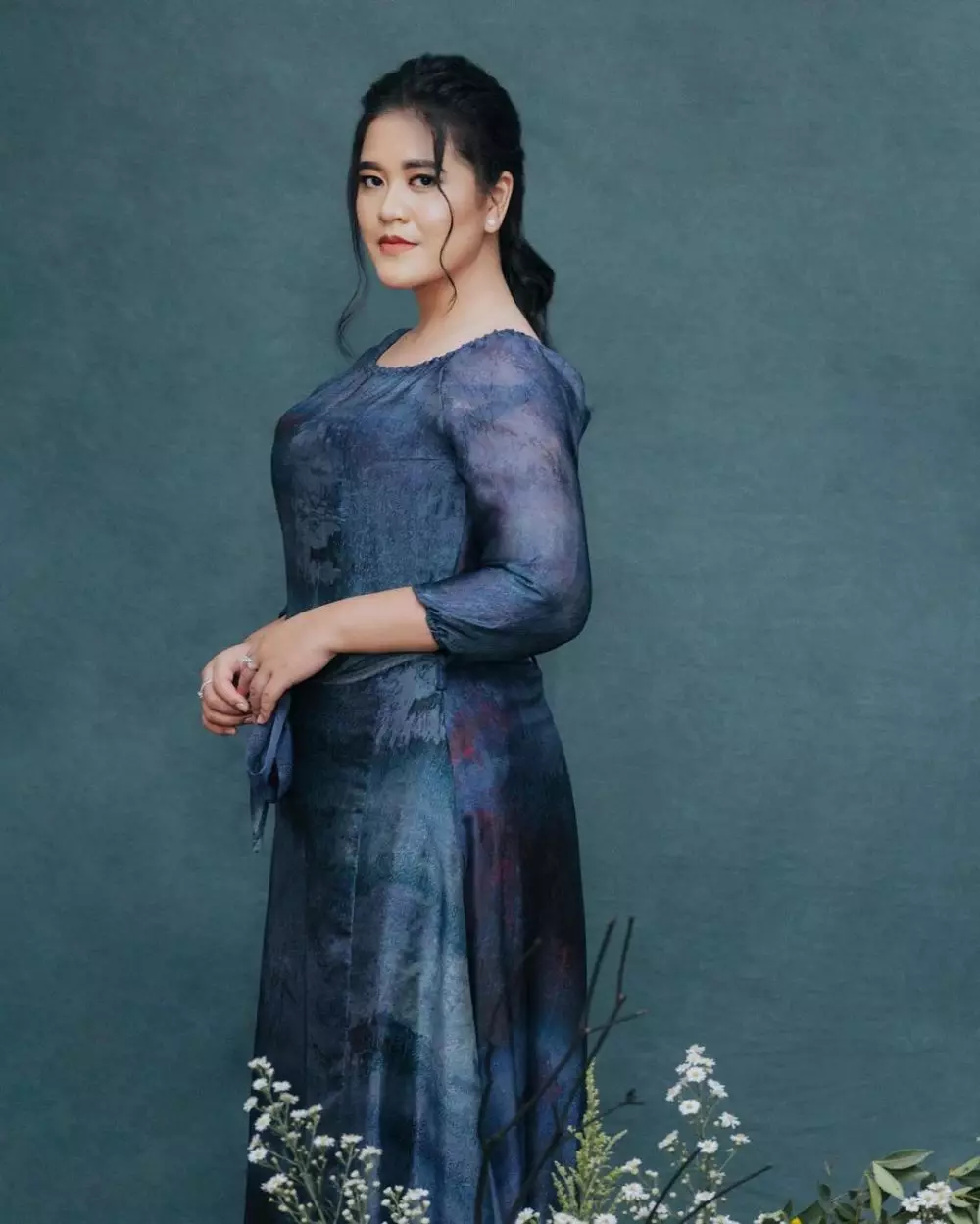 Pemotretan Kahiyang Ayu pakai gaun biru © Instagram