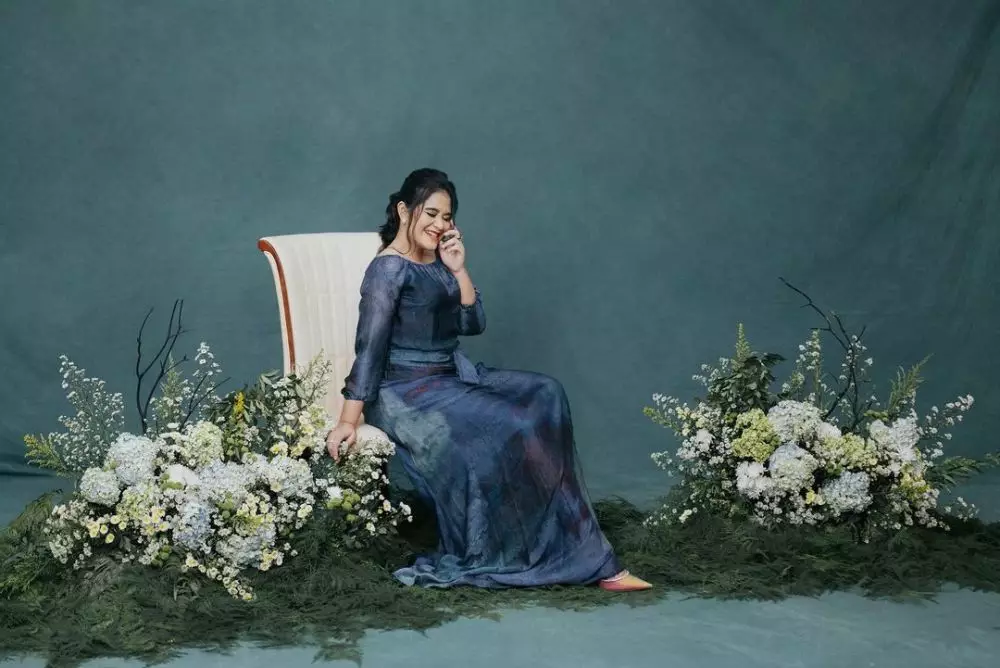Pemotretan Kahiyang Ayu pakai gaun biru © Instagram