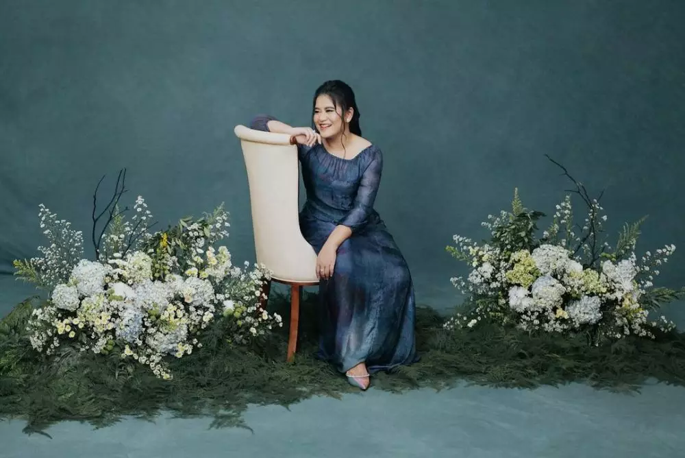 Pemotretan Kahiyang Ayu pakai gaun biru © Instagram