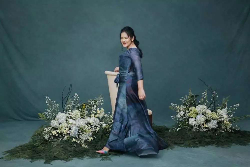 Pemotretan Kahiyang Ayu pakai gaun biru © Instagram