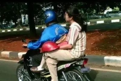 cewek kalau dibonceng cowok © berbagai sumber cewek kalau dibonceng cowok © berbagai sumber