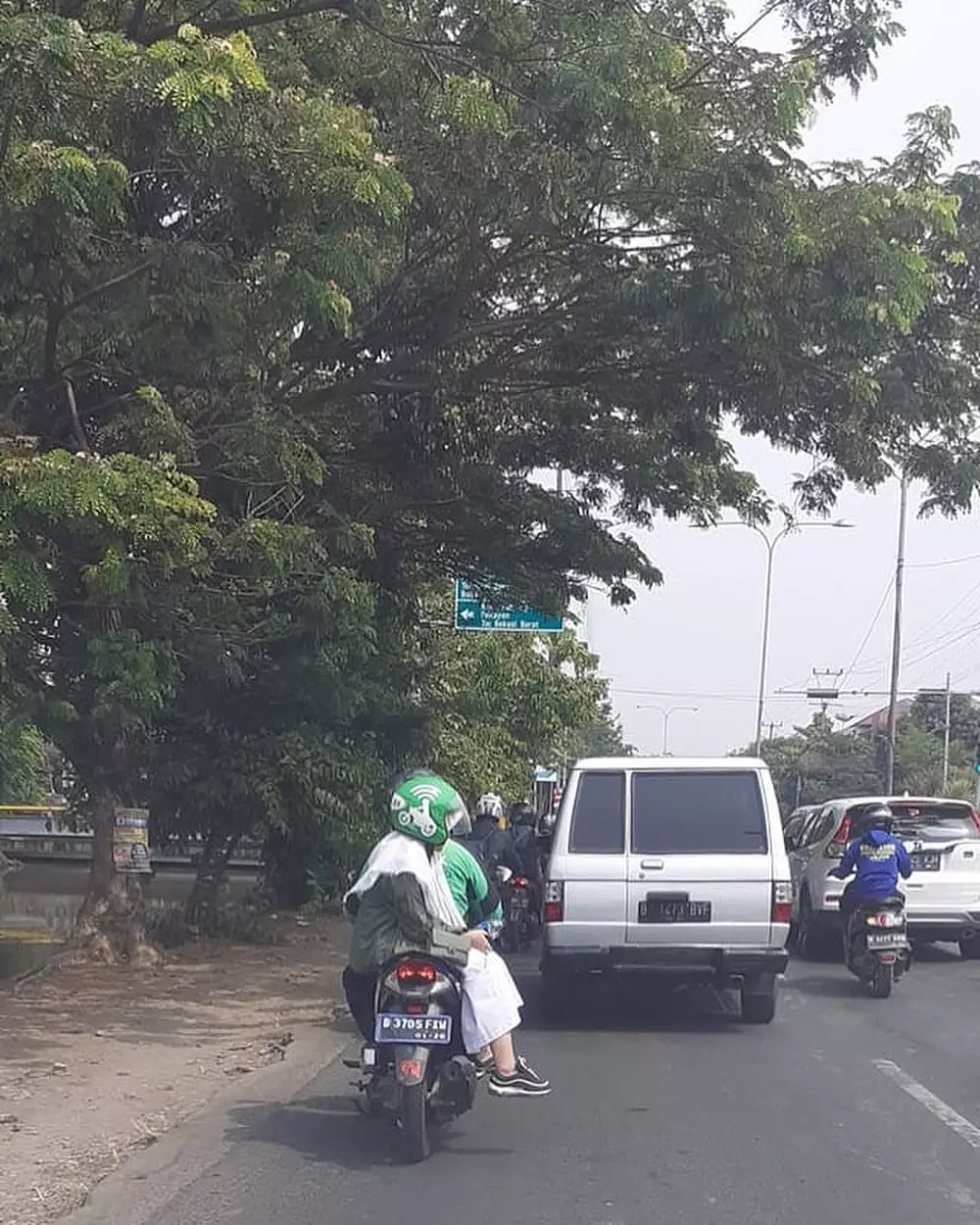 cewek kalau dibonceng cowok © berbagai sumber cewek kalau dibonceng cowok © berbagai sumber
