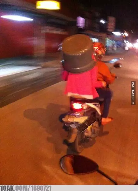 cewek kalau dibonceng cowok © berbagai sumber cewek kalau dibonceng cowok © berbagai sumber