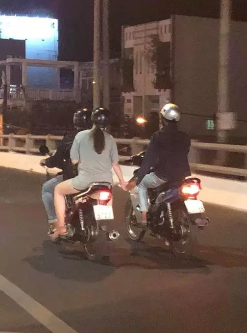 cewek kalau dibonceng cowok © berbagai sumber cewek kalau dibonceng cowok © berbagai sumber