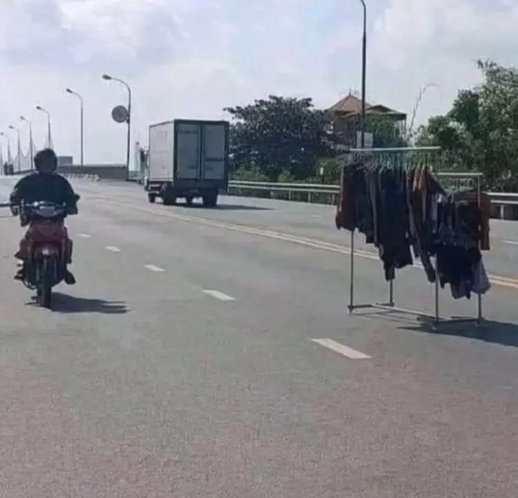 penampakan di tengah jalan lucu © berbagai sumber penampakan di tengah jalan lucu © berbagai sumber