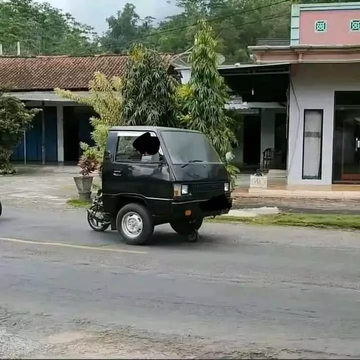 penampakan di tengah jalan lucu © berbagai sumber penampakan di tengah jalan lucu © berbagai sumber