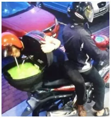 momen nyedot minuman © berbagai sumber momen nyedot minuman © berbagai sumber