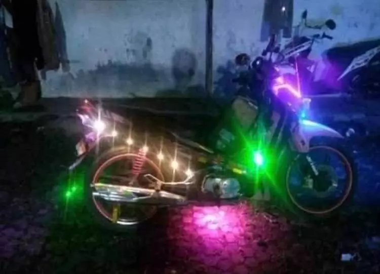 momen bersepeda motor malah lucu © Instagram
