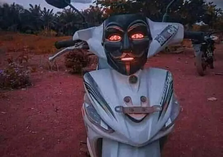 momen bersepeda motor malah lucu © Instagram