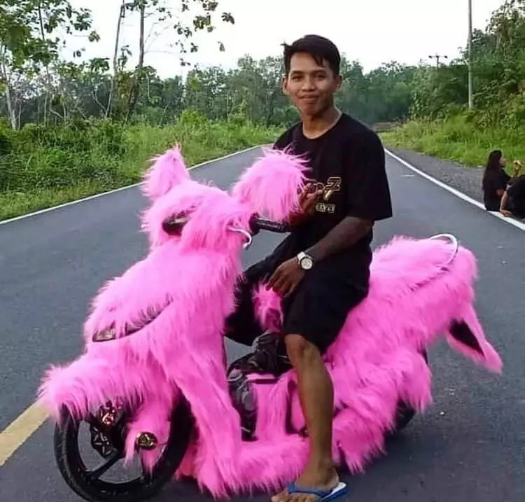 momen bersepeda motor malah lucu © Instagram