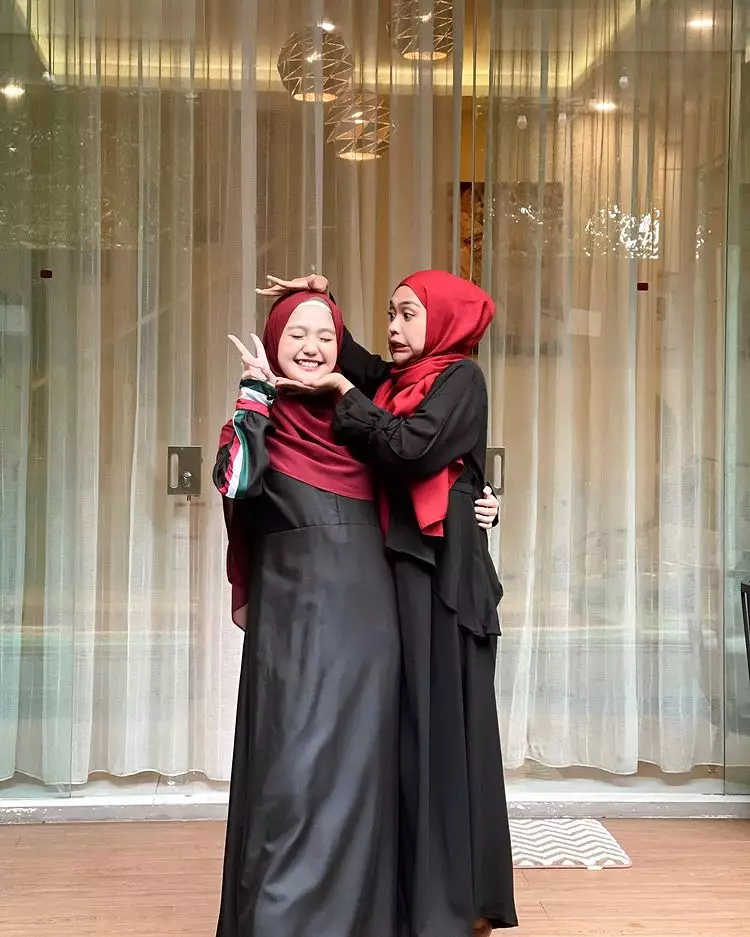 Bikin konten bareng, ini 9 momen kompak Ria Ricis & Chandrika Chika berbagai sumber