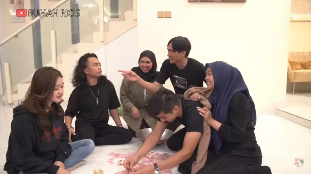 Bikin konten bareng, ini 9 momen kompak Ria Ricis & Chandrika Chika berbagai sumber