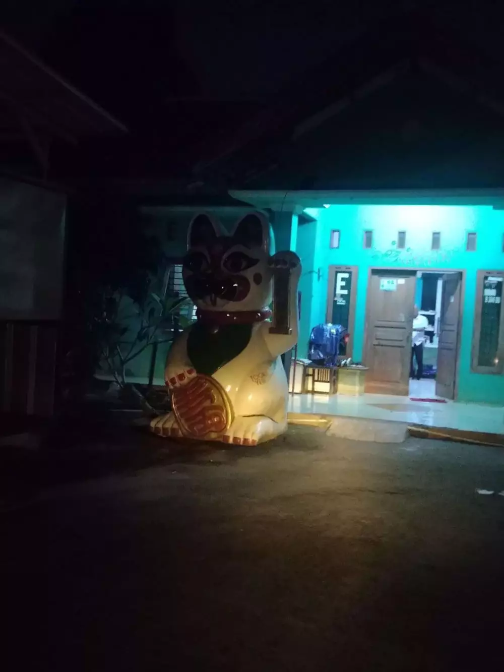 penampakan benda depan rumah lucu © Instagram