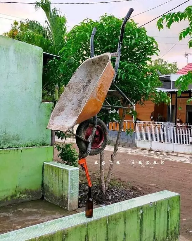 penampakan benda depan rumah lucu © Instagram