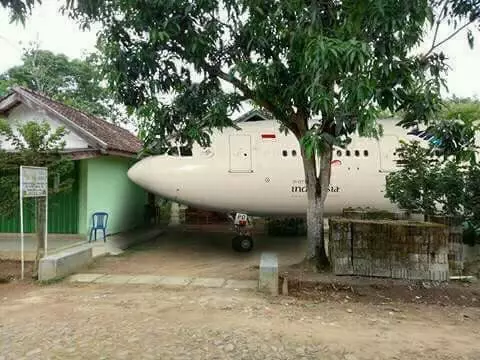 penampakan benda depan rumah lucu © Instagram