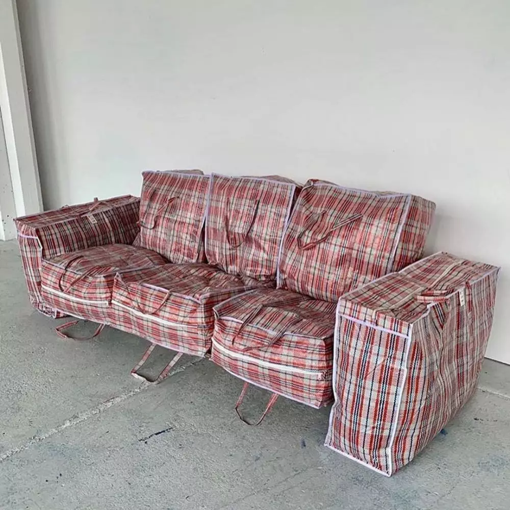 desain nyeleneh sofa rumah © berbagai sumber