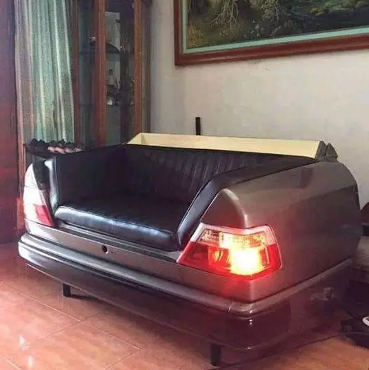 desain nyeleneh sofa rumah © berbagai sumber