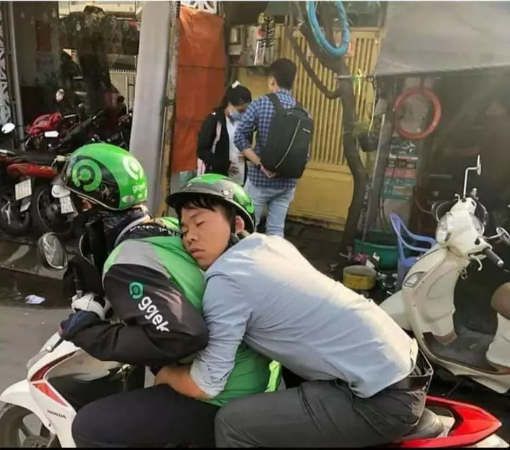 orang diboncengin malah nyeleneh tingkahnya © Instagram orang diboncengin malah nyeleneh tingkahnya © Instagram