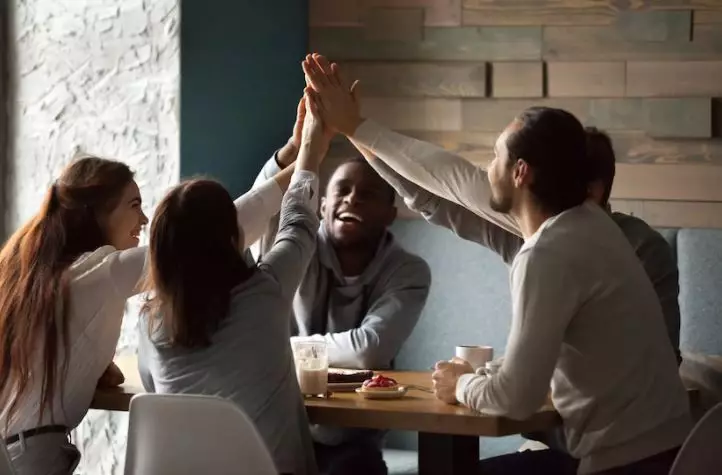 Contoh teks drama tentang persahabatan © 2022 berbagai sumber  Contoh teks drama tentang persahabatan © 2022 berbagai sumber