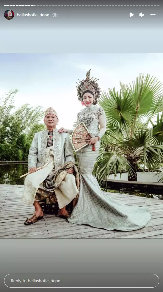 Gaya pemotretan Bella Shofie dan suami pakai baju adat Bali © berbagai sumber