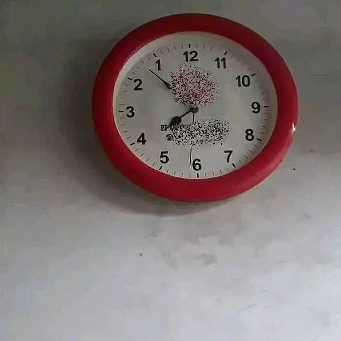 desain nyeleneh jam dinding © berbagai sumber