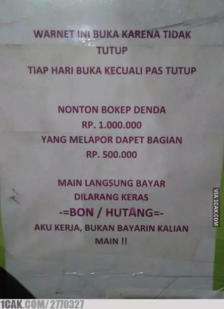 penampakan nyeleneh di warnet © berbagai sumber