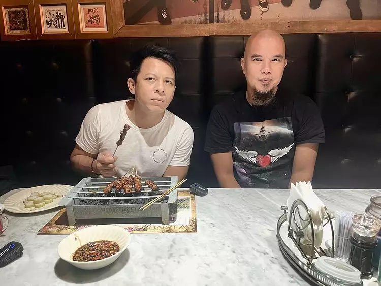 Momen karaokean Ariel dan Ahmad Dhani © berbagai sumber