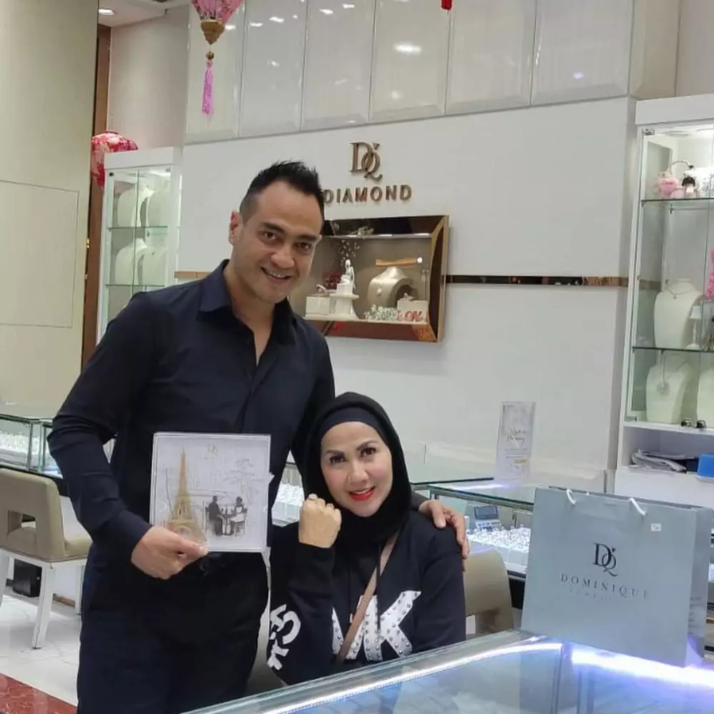 Venna Melinda dan Ferry Irawan beli cincin Berbagai sumber