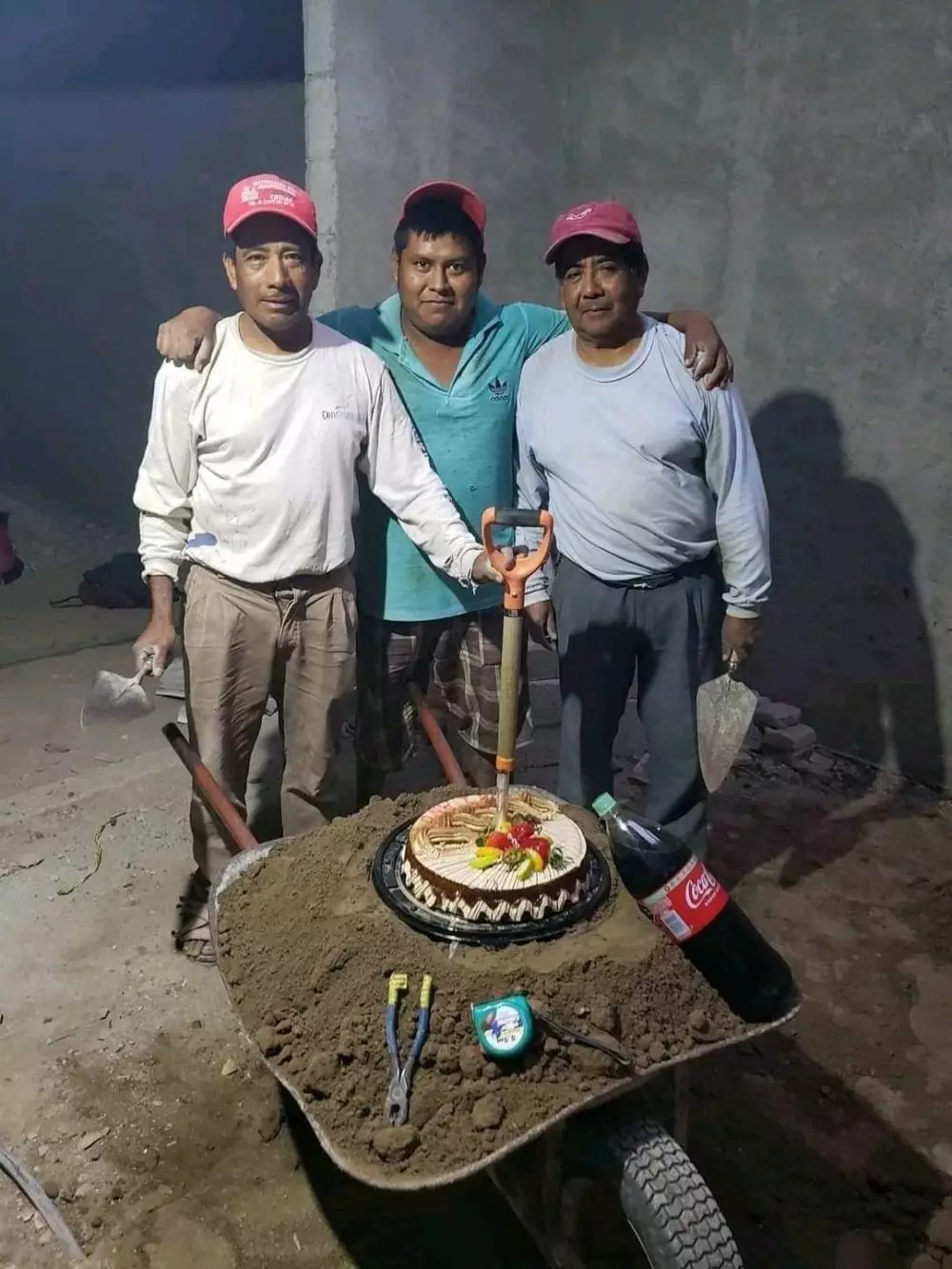 merayakan momen spesial tapi malah lucu © berbagai sumber merayakan momen spesial tapi malah lucu © berbagai sumber