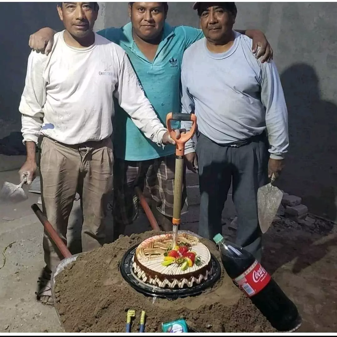 13 Potret lucu cara merayakan momen spesial, kocak banget