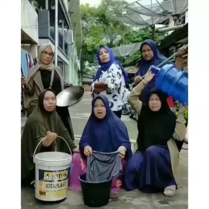 momen ibu di tempat umum malah kocak © berbagai sumber