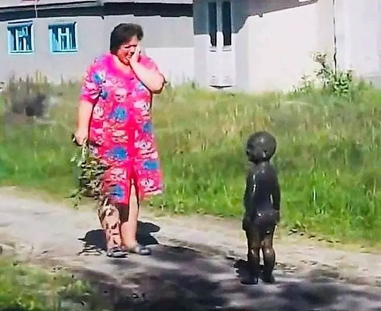 momen ibu di tempat umum malah kocak © berbagai sumber