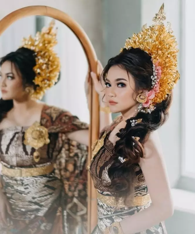 Potret Mahalini pakai baju adat © Instagram