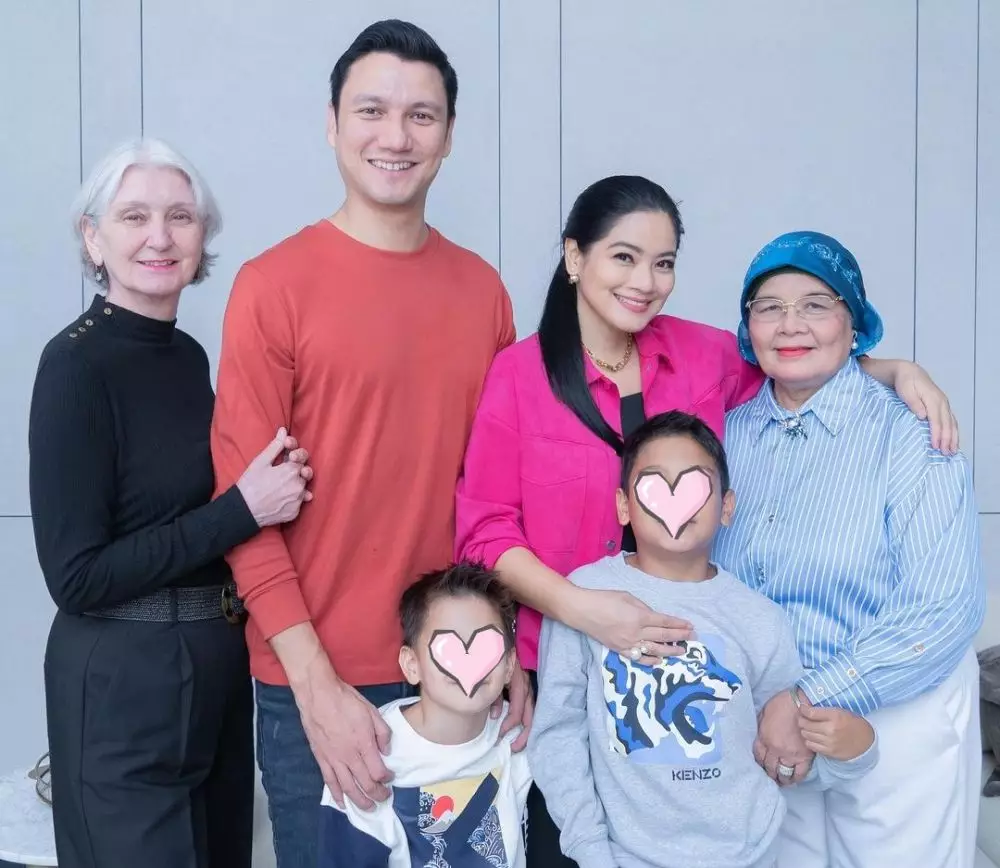 momen titi kamal bertemu mertua bule © instagram