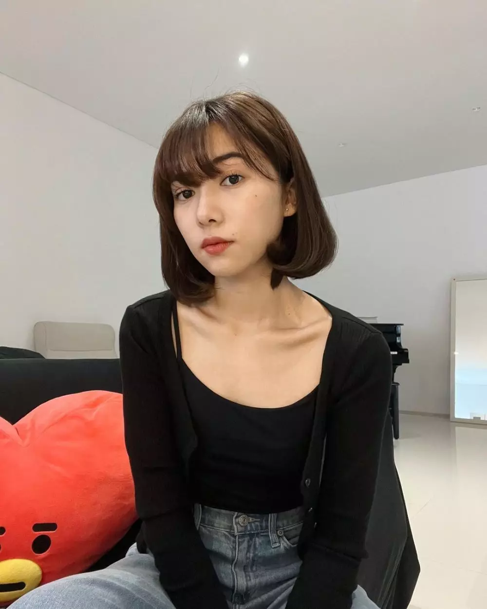 Potret terbaru Isyana Sarasvati berambut pendek © Instagram Potret terbaru Isyana Sarasvati berambut pendek © Instagram