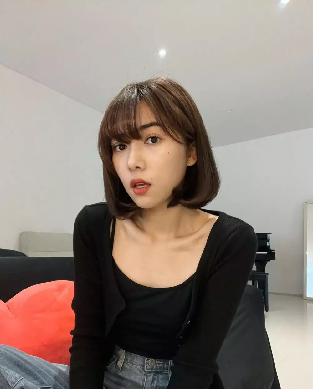 Potret terbaru Isyana Sarasvati berambut pendek © Instagram Potret terbaru Isyana Sarasvati berambut pendek © Instagram