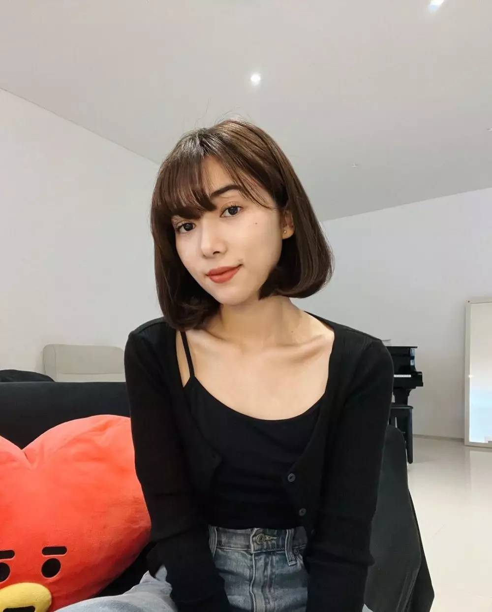 Potret terbaru Isyana Sarasvati berambut pendek © Instagram Potret terbaru Isyana Sarasvati berambut pendek © Instagram