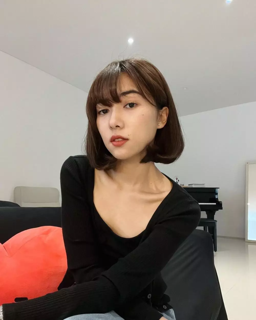 Potret terbaru Isyana Sarasvati berambut pendek © Instagram Potret terbaru Isyana Sarasvati berambut pendek © Instagram