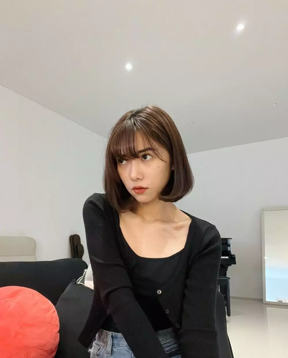 Potret terbaru Isyana Sarasvati berambut pendek © Instagram Potret terbaru Isyana Sarasvati berambut pendek © Instagram