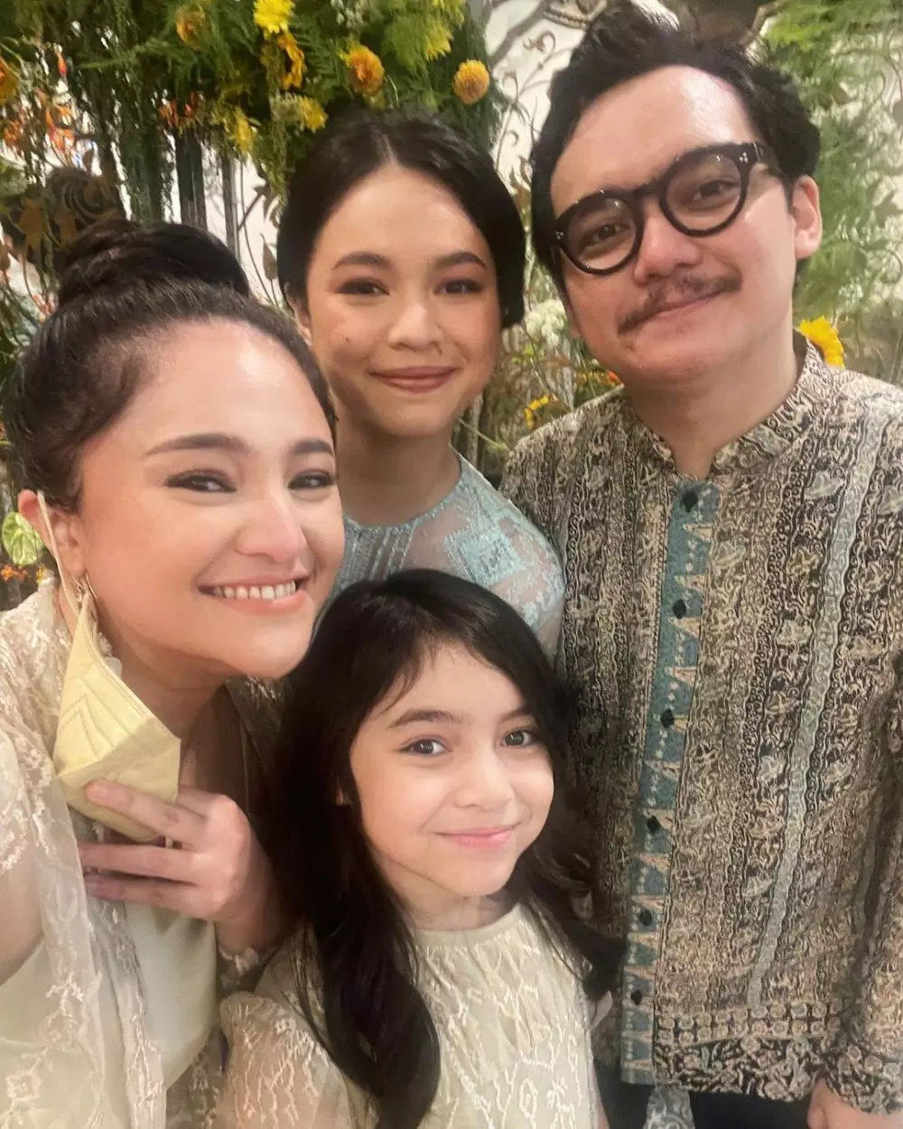 momen lamaran adik marshanda © instagram momen lamaran adik marshanda © instagram