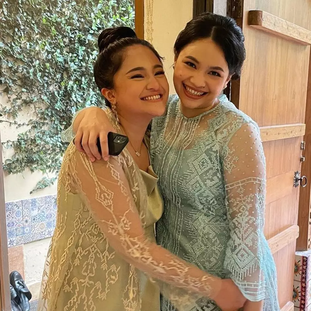 Hadiri momen lamaran adik, Marshanda tak kuasa tahan tangis