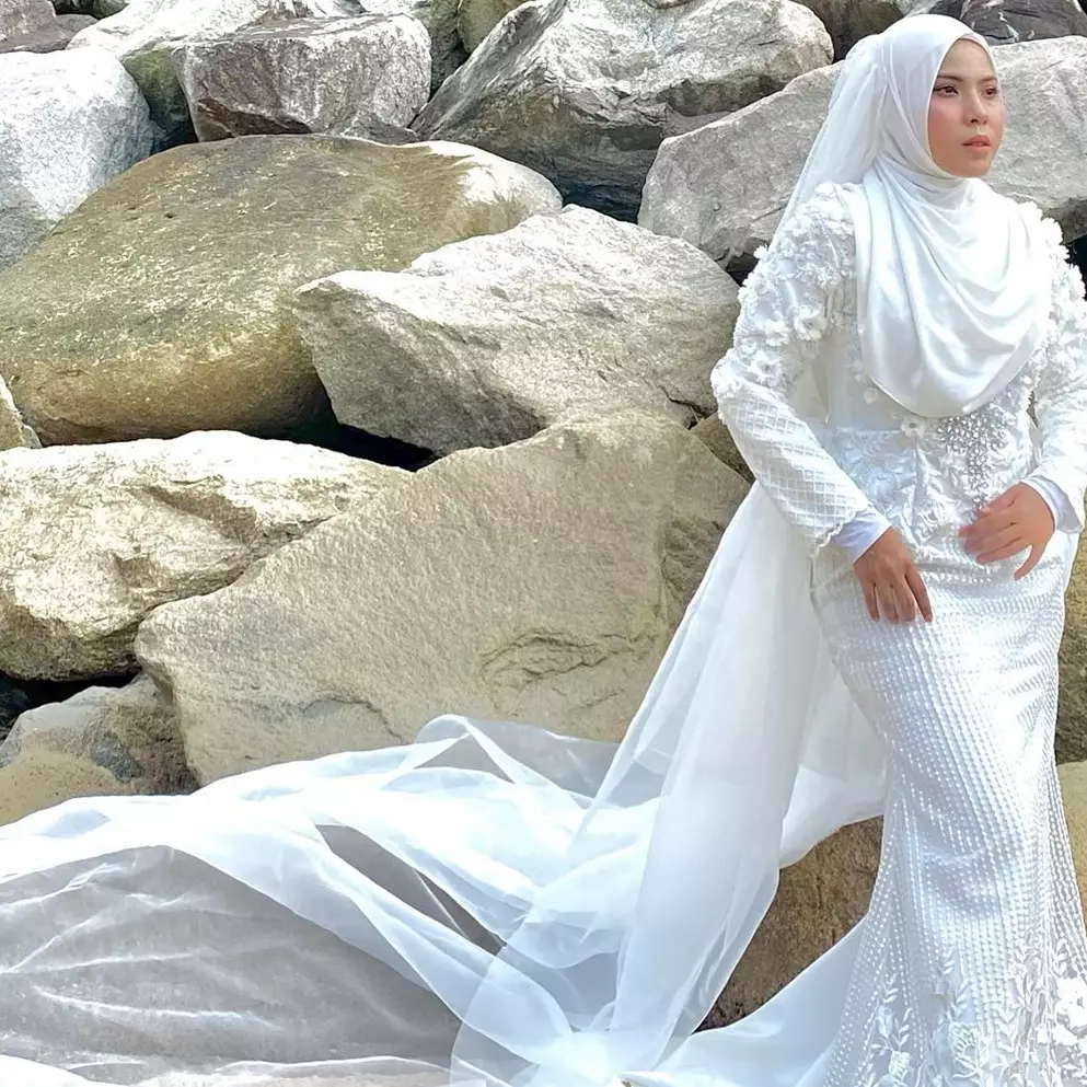 Cerita wanita foto pakai gaun pengantin di dalam laut, ini hasilnya