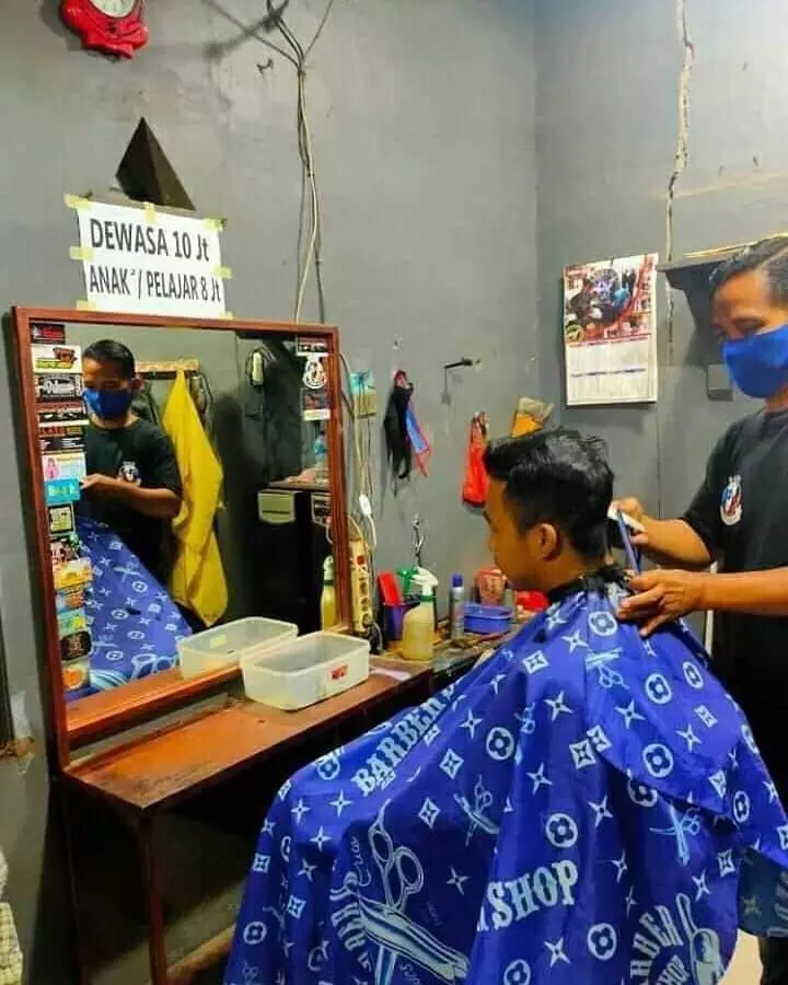 momen apes di salon aneh-aneh aja © berbagai sumber
