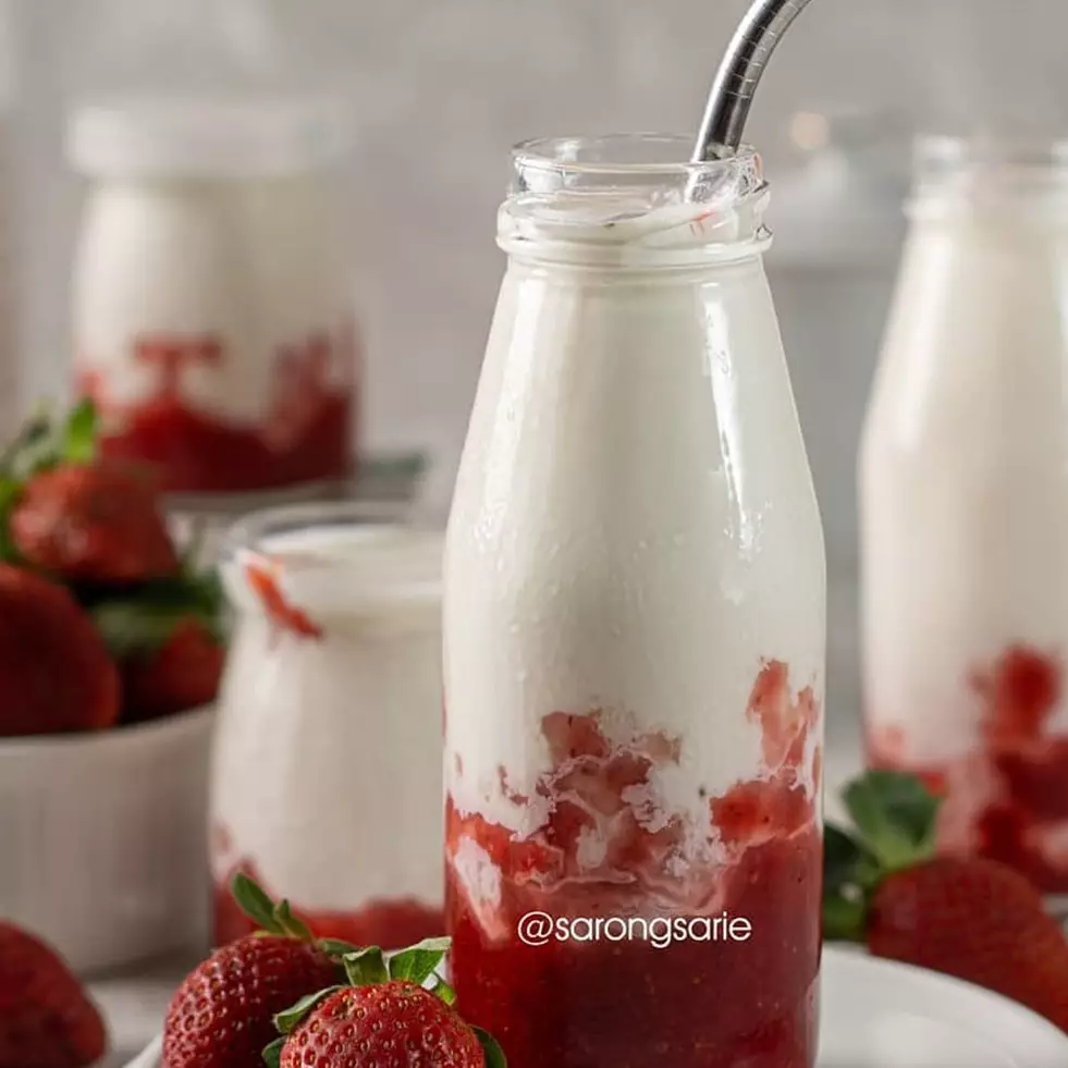 Resep Korean strawberry milk, cuma pakai 3 bahan