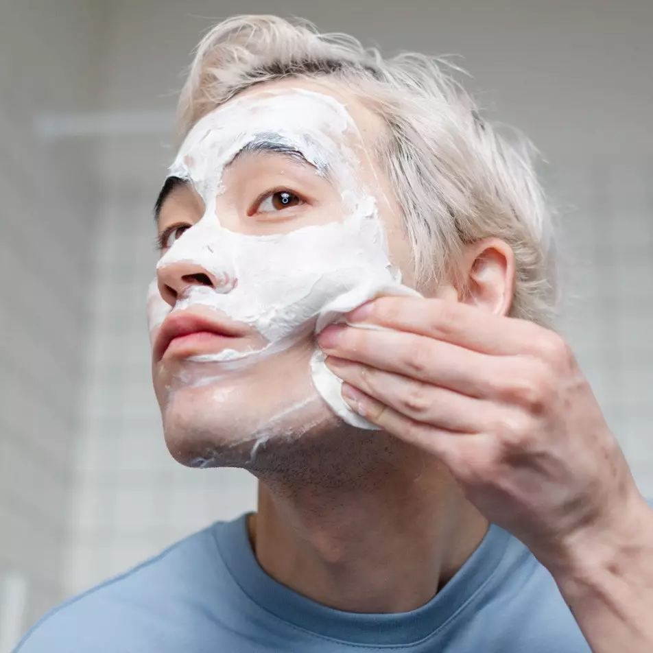 7 Langkah perawatan wajah pria yang bikin kulit cerah dan sehat