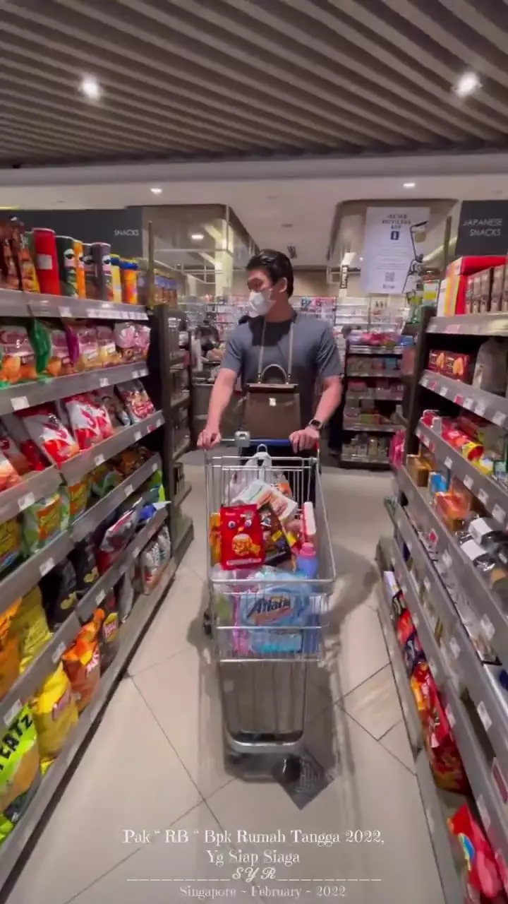 momen reino barack temani syahrini belanja © instagram